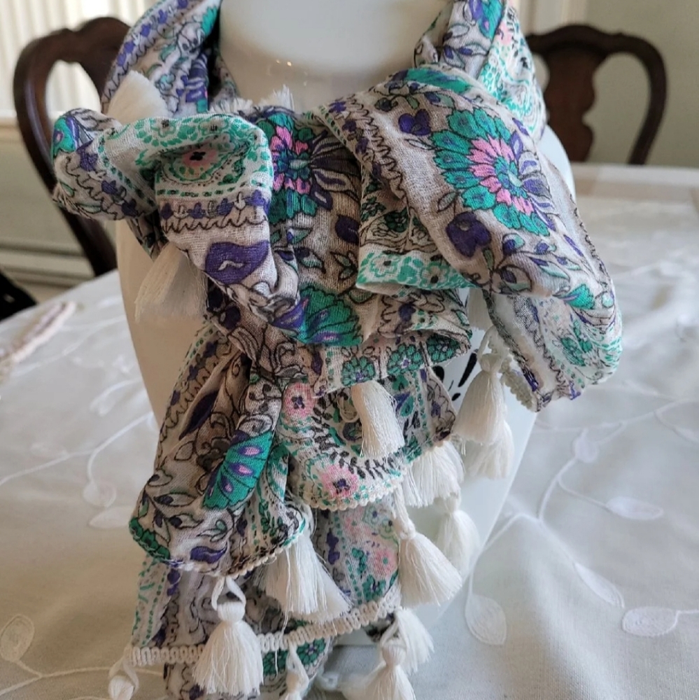 American Eagle scarf